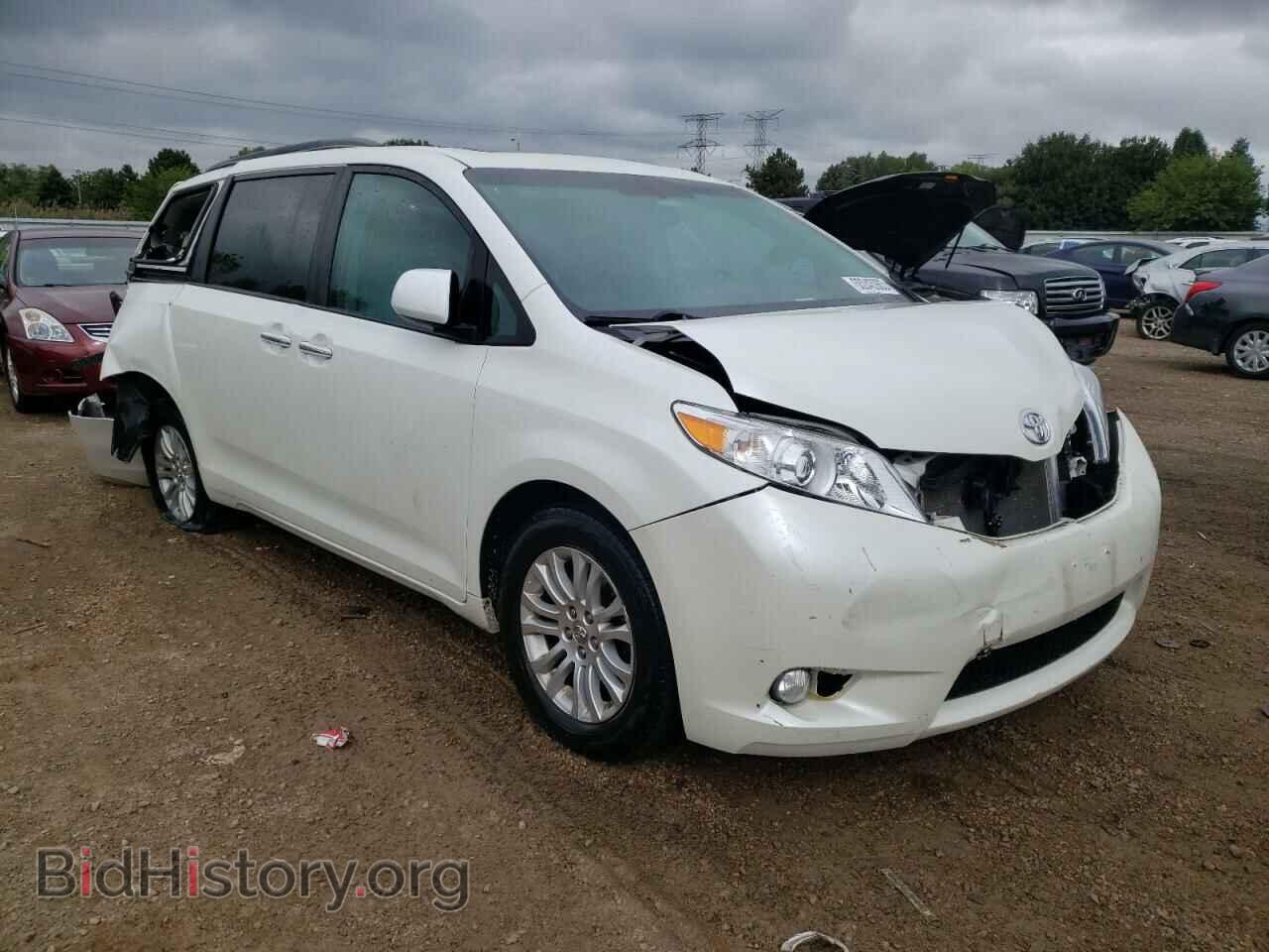 2017 TOYOTA All Models - VIN: 5TDYZ3DC3HS842404 - Фото 4