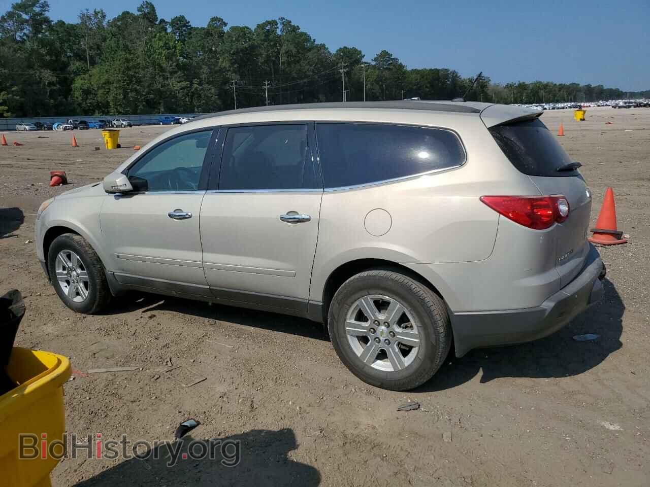2010 CHEVROLET TRAVERSE - VIN: 1GNLRFED1AS116189 - Фото 2