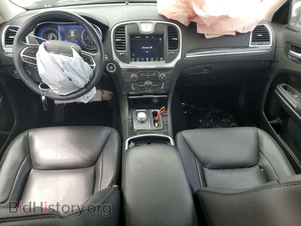 2019 CHRYSLER 300 - VIN: 2C3CCARG5KH698604 - Фото 8