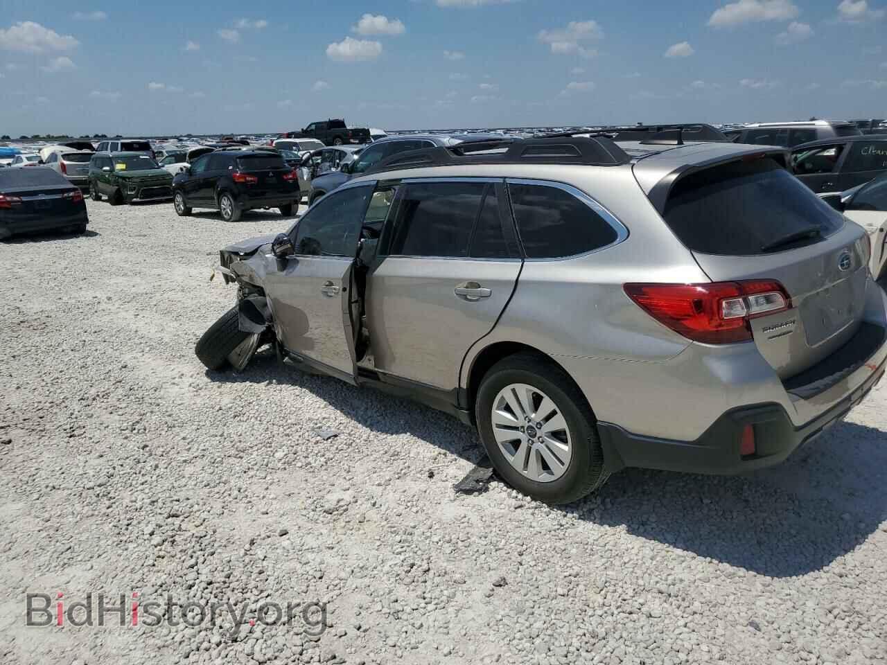 2018 SUBARU OUTBACK - VIN: 4S4BSAFC3J3307099 - Фото 2