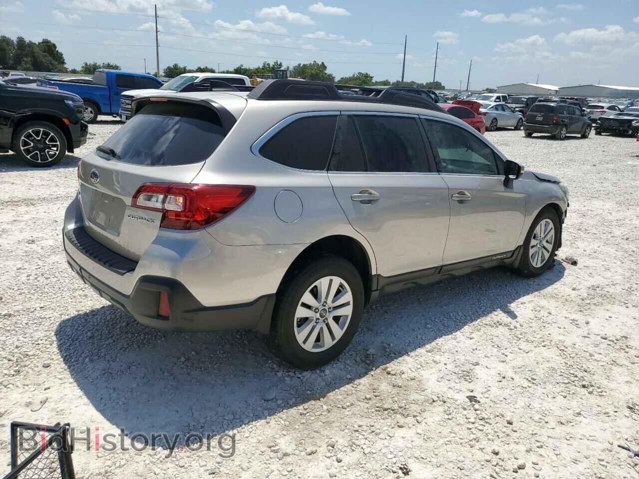 2018 SUBARU OUTBACK - VIN: 4S4BSAFC3J3307099 - Фото 3