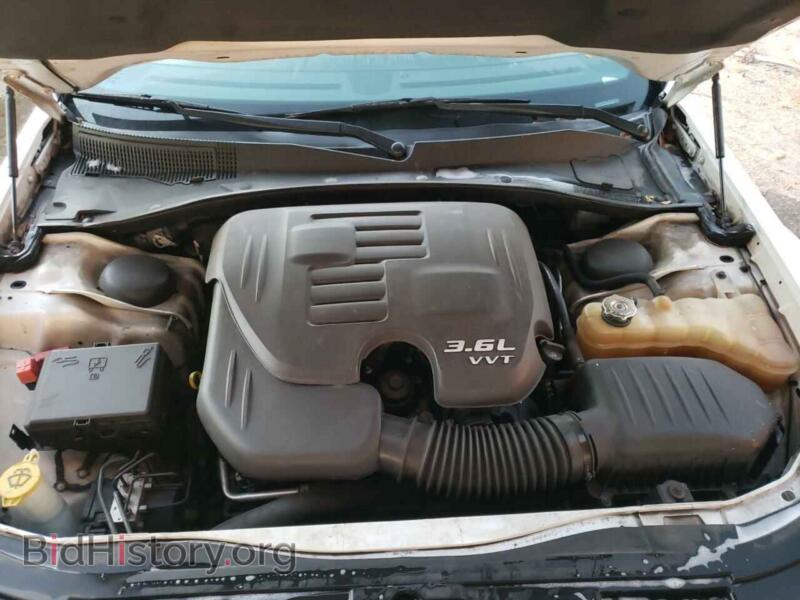 2012 Chrysler 300 (VIN 2C3CCAAG9CH181402) — photo 7 of 10