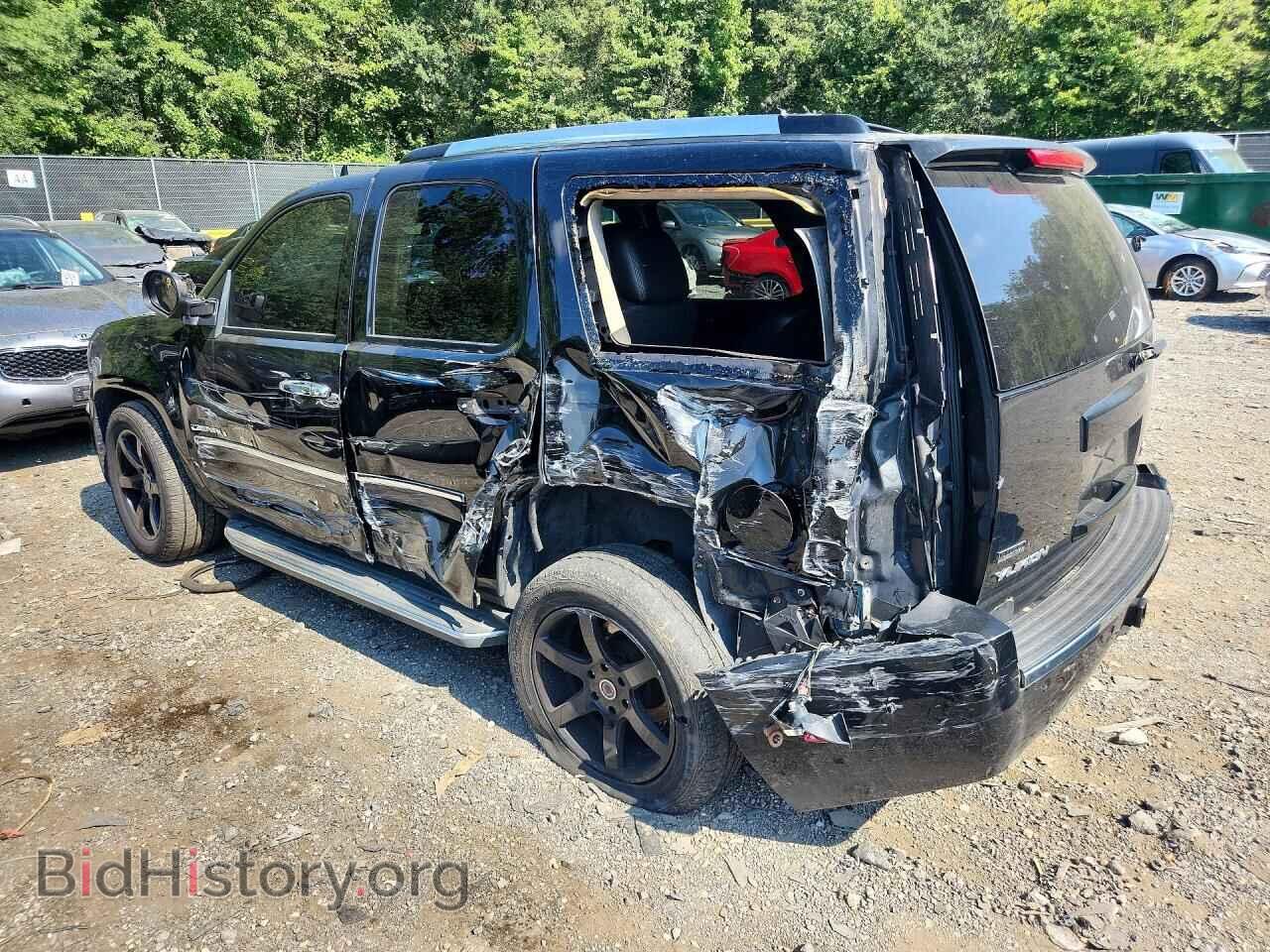 2011 GMC YUKON - VIN: 1GKS2EEF6BR200879 - Photo 2