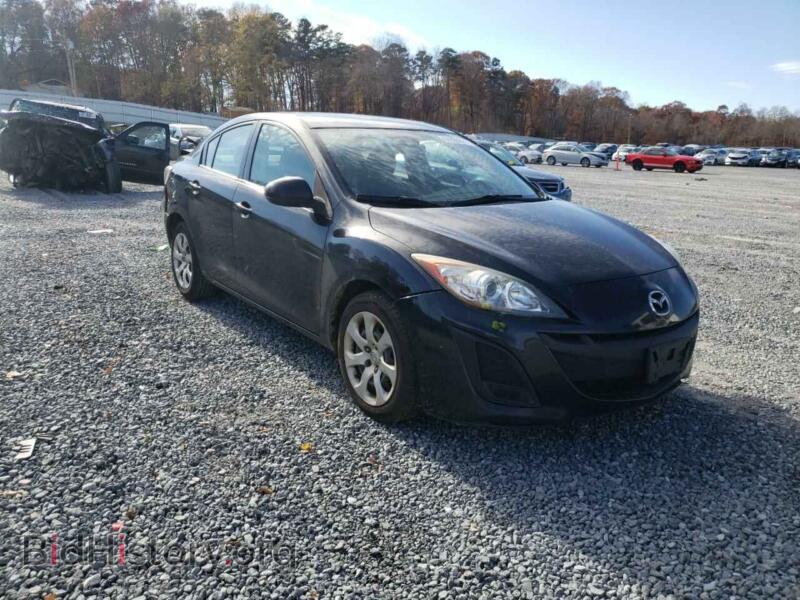 2011 Mazda 3 3 I (VIN JM1BL1UG0B1496640) — фото 1 из 10, Copart, повреждение: задняя часть