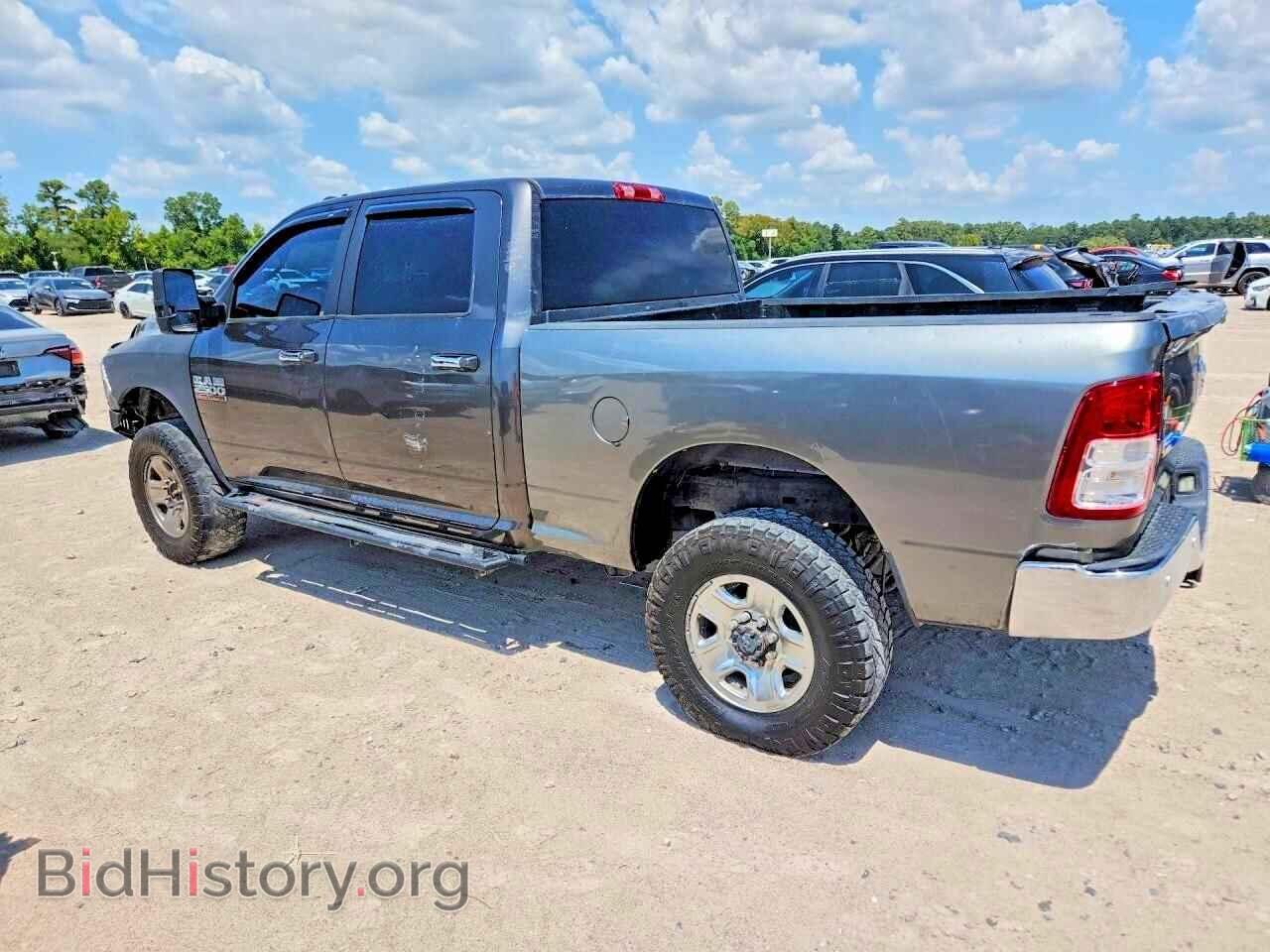 2018 RAM 2500 - VIN: 3C6UR5FL2JG216569 - Photo 2