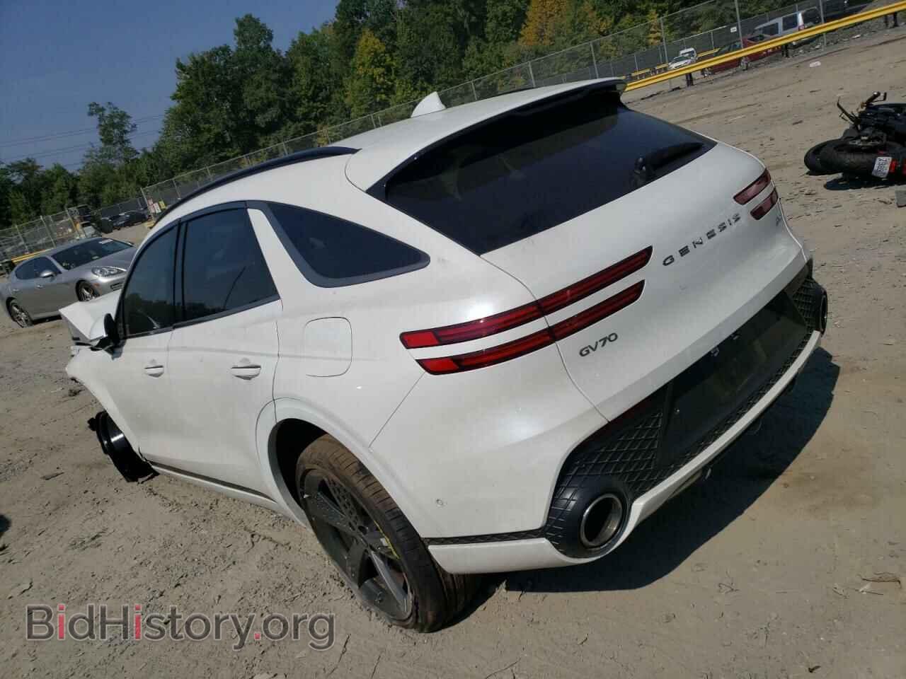 2023 GENESIS GV70 BASE - VIN: KMUMADTB2PU110275 - Фото 2