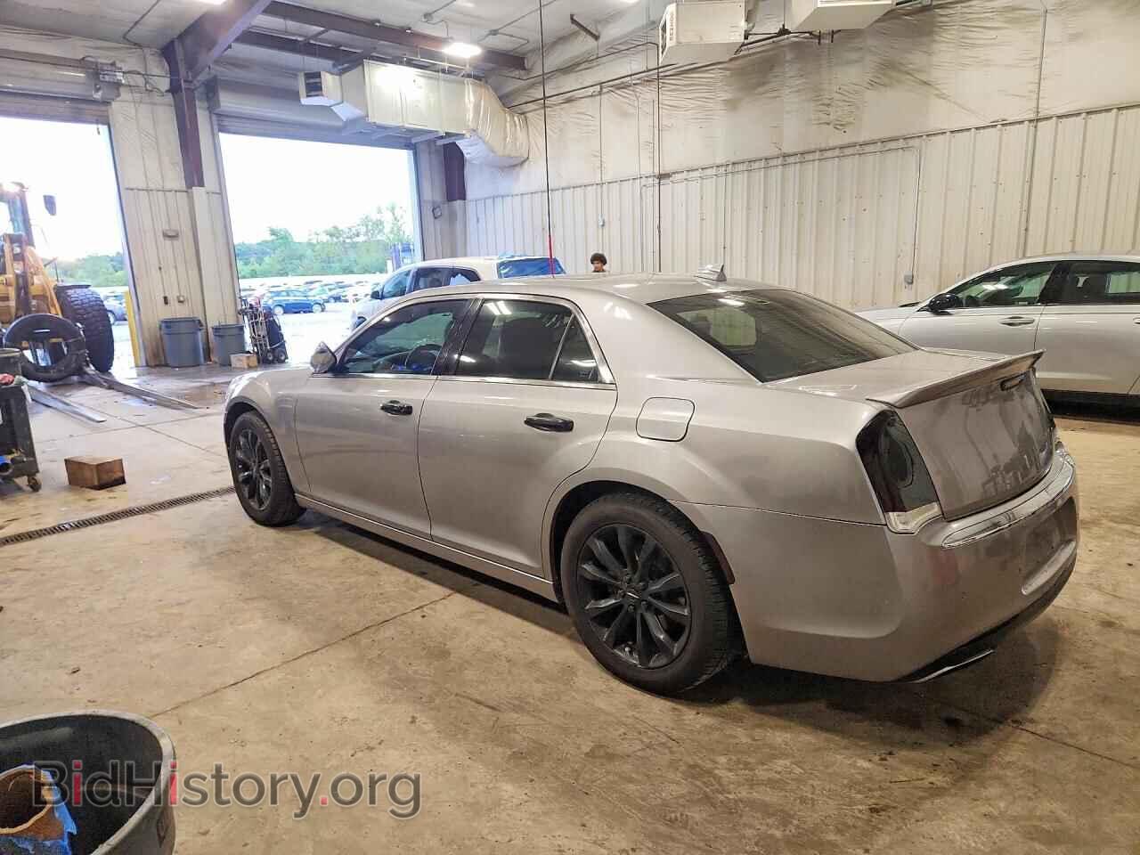 2017 CHRYSLER 300 - VIN: 2C3CCAKG5HH586937 - Photo 2