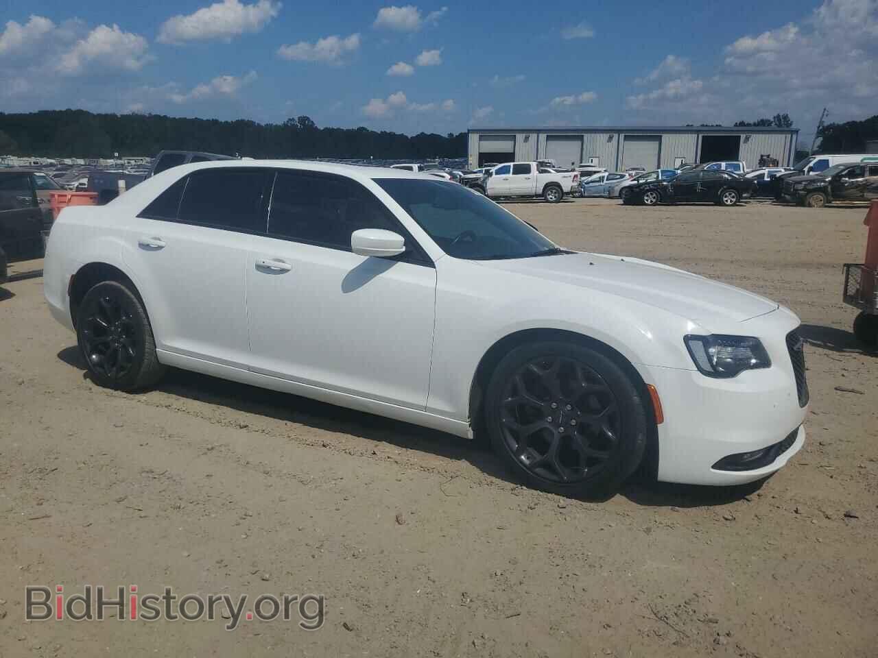 2019 CHRYSLER 300 - VIN: 2C3CCABG1KH569091 - Фото 4