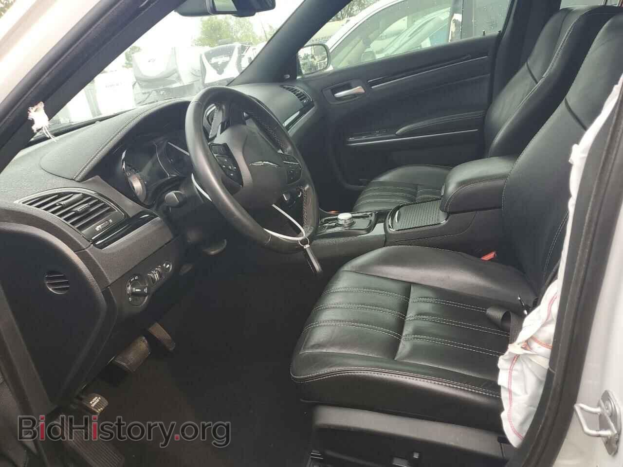 2019 CHRYSLER 300 - VIN: 2C3CCABG1KH569091 - Фото 7