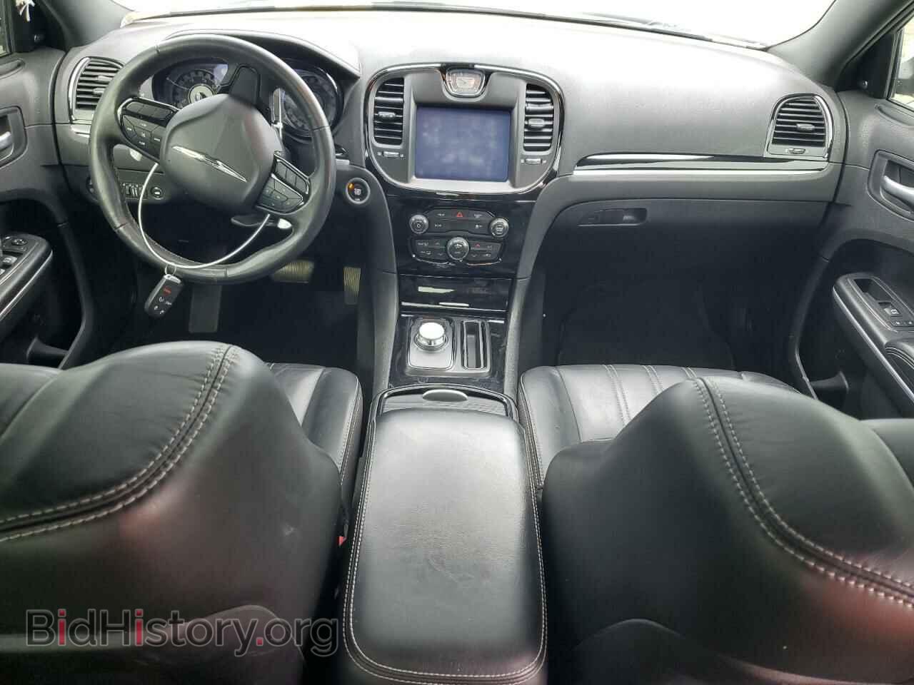 2019 CHRYSLER 300 - VIN: 2C3CCABG1KH569091 - Фото 9