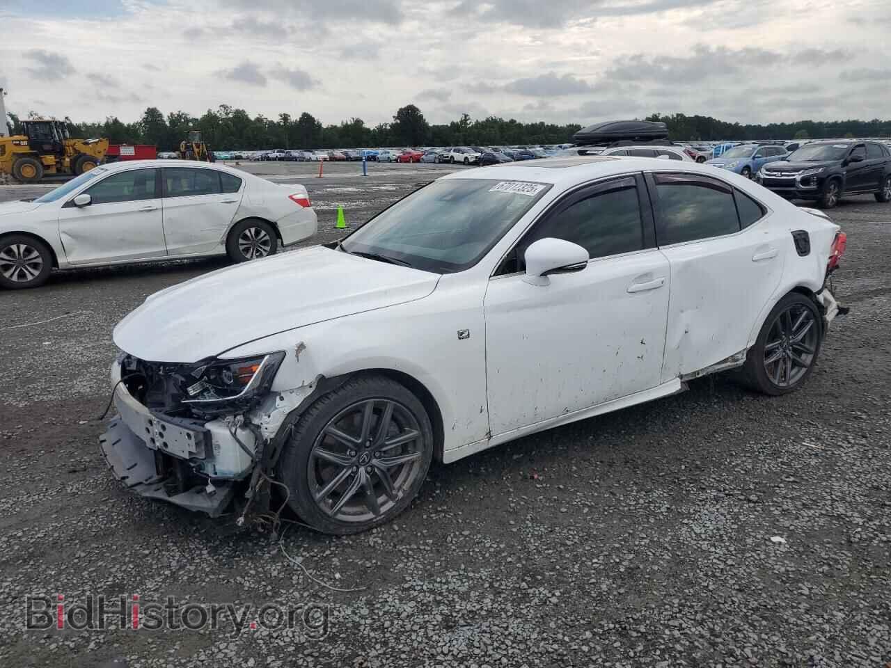 Photo JTHBA1D2XJ5078084 - LEXUS IS 2018