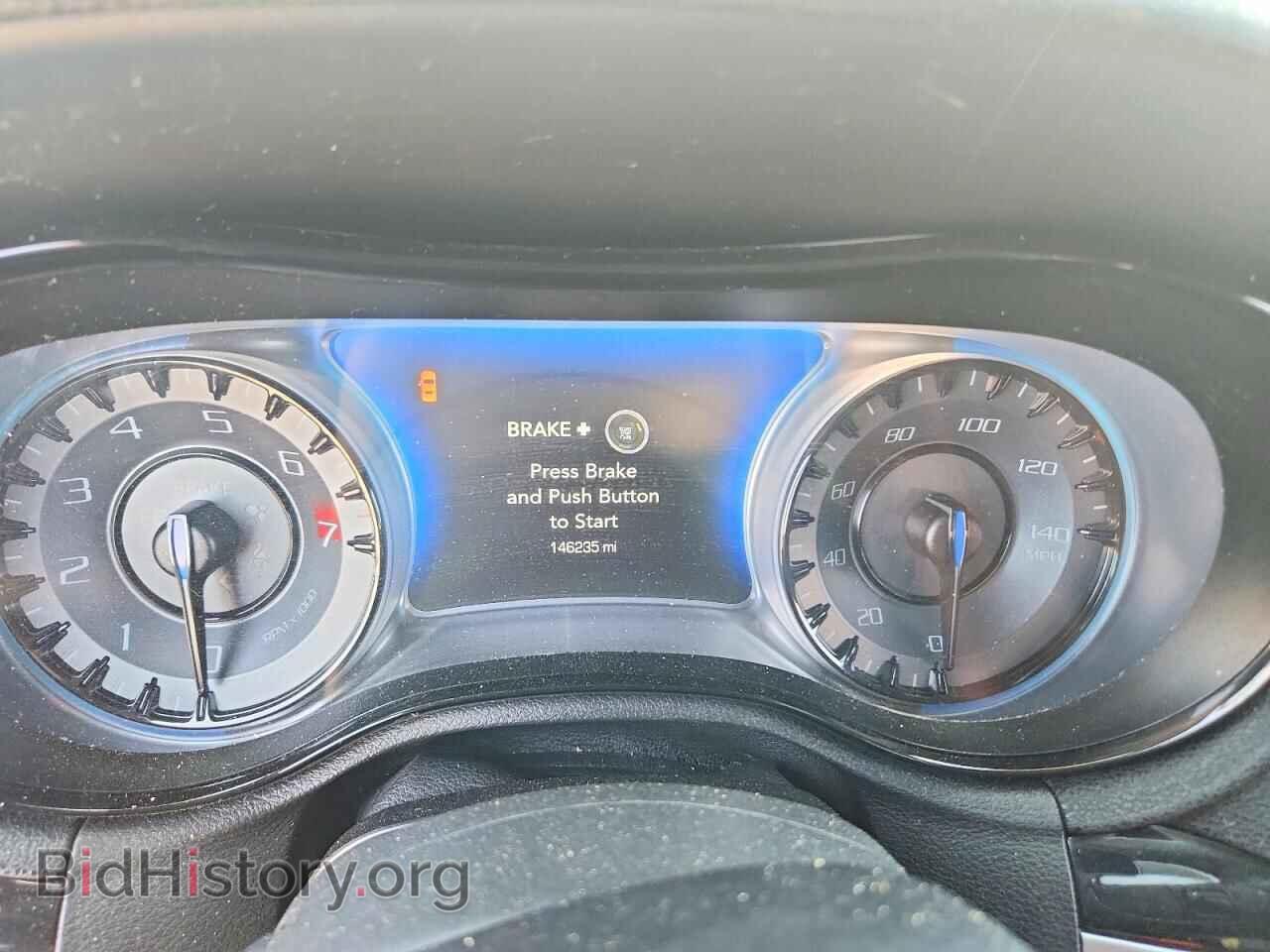 2019 CHRYSLER 300 - VIN: 2C3CCABG2KH617939 - Фото 9