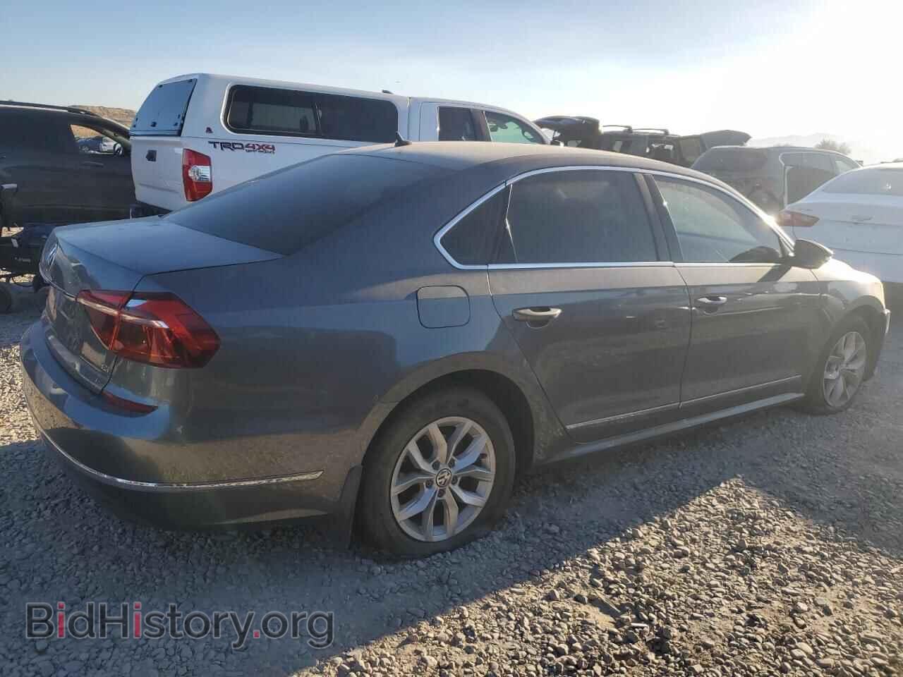 2017 VOLKSWAGEN PASSAT - VIN: 1VWAT7A32HC068594 - Фото 3