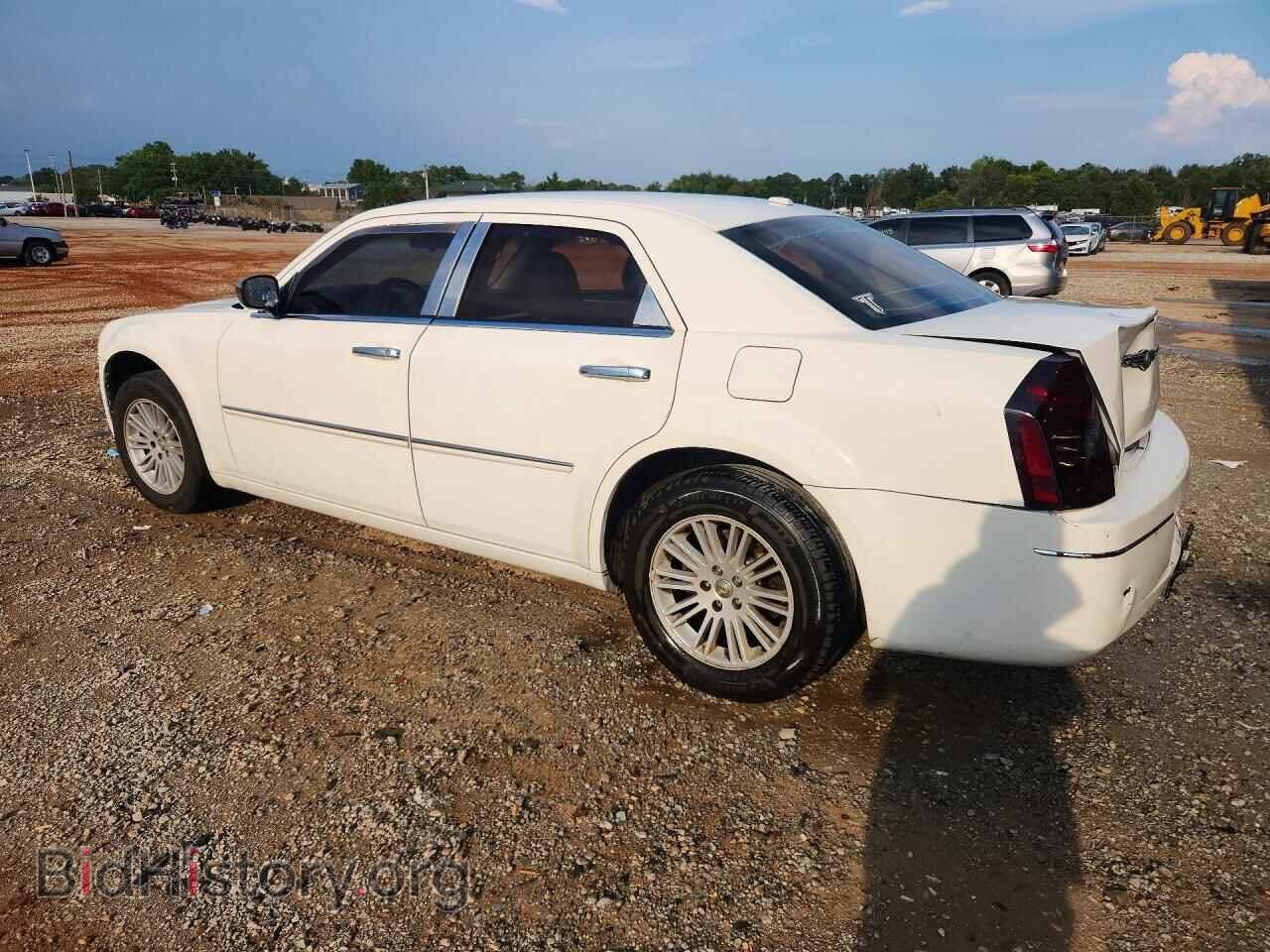 2010 CHRYSLER 300 - VIN: 2C3CA1CV1AH284957 - Photo 2