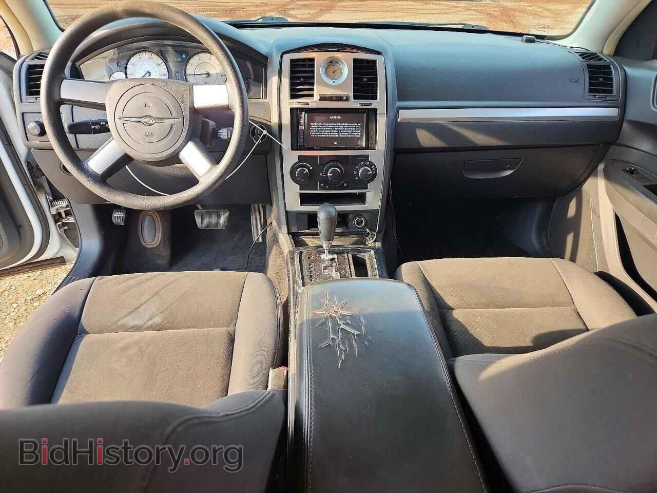 2010 CHRYSLER 300 - VIN: 2C3CA1CV1AH284957 - Photo 8