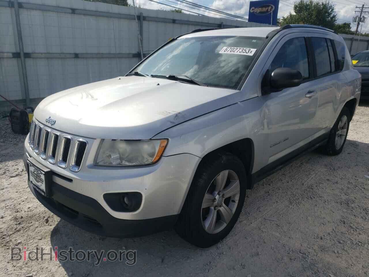 Photo 1J4NF1FB0BD255935 - JEEP COMPASS 2011