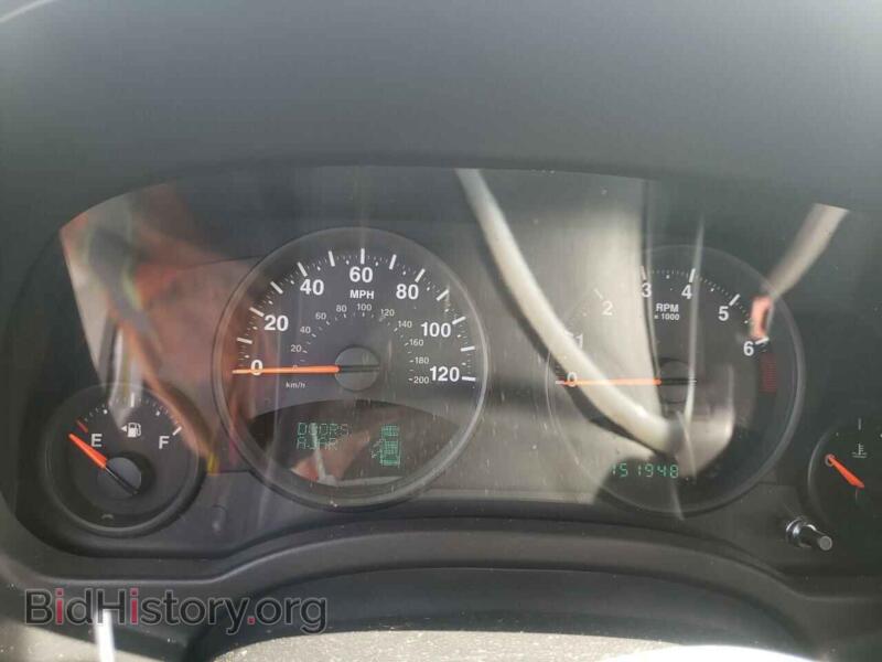 2011 Jeep COMPASS (VIN 1J4NF1FB0BD255935) — фото 9 из 12