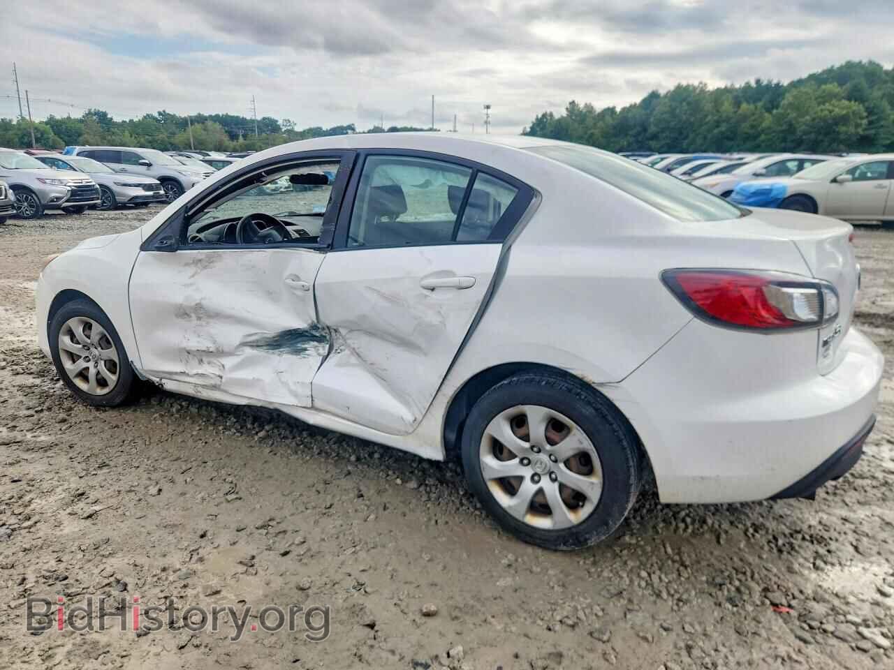 2011 MAZDA 3 - VIN: JM1BL1UG8B1408207 - Photo 2