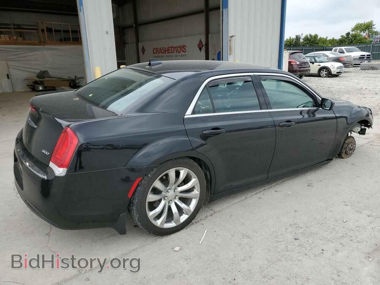 2019 CHRYSLER 300 - VIN: 2C3CCAAG8KH542505 - Фото 3