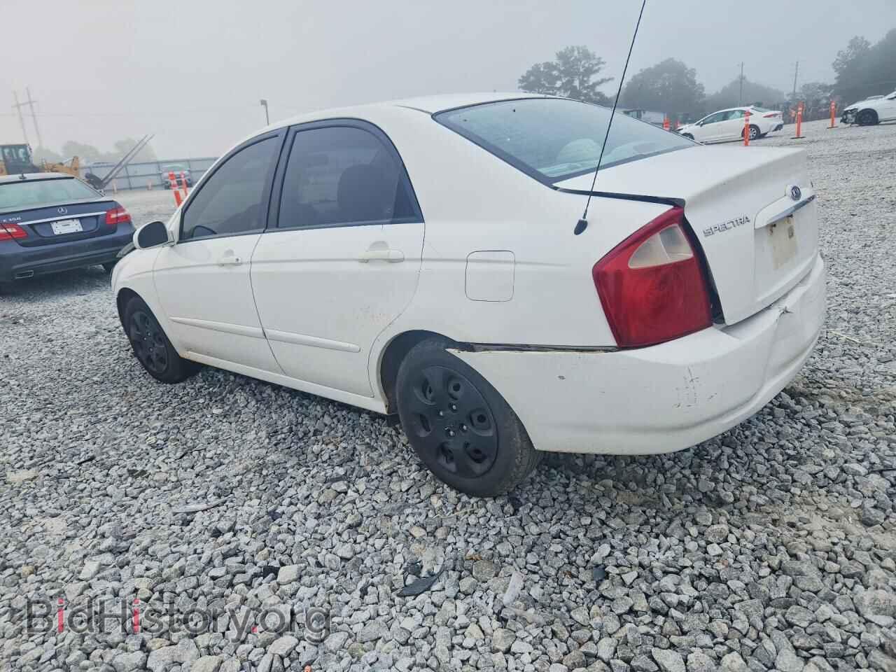 2005 KIA SPECTRA - VIN: KNAFE121855200445 - Фото 2