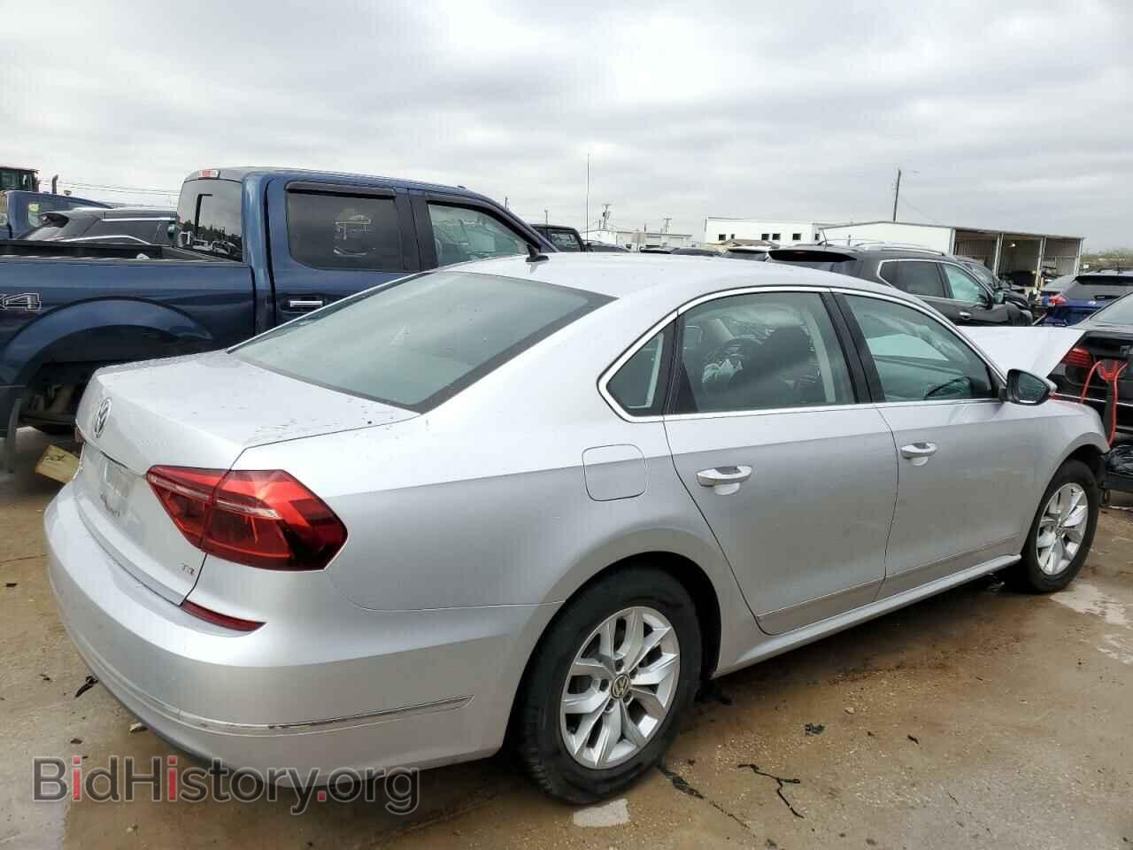 2017 VOLKSWAGEN PASSAT - VIN: 1VWAT7A38HC020131 - Фото 3