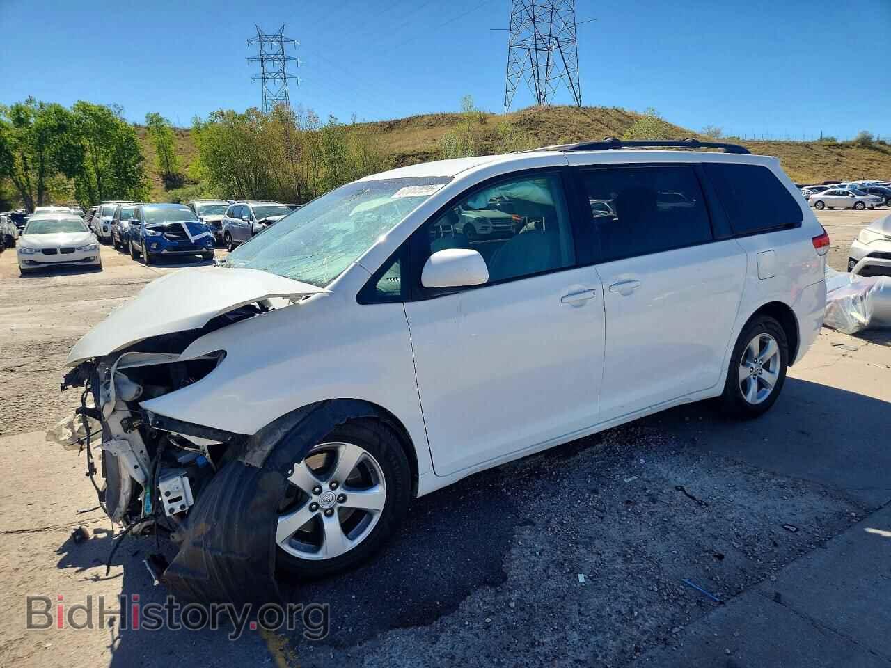 Фотография 5TDKK3DC9BS070847 - TOYOTA SIENNA 2011