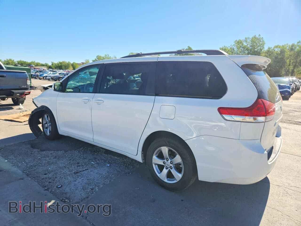 2011 TOYOTA SIENNA - VIN: 5TDKK3DC9BS070847 - Фото 2