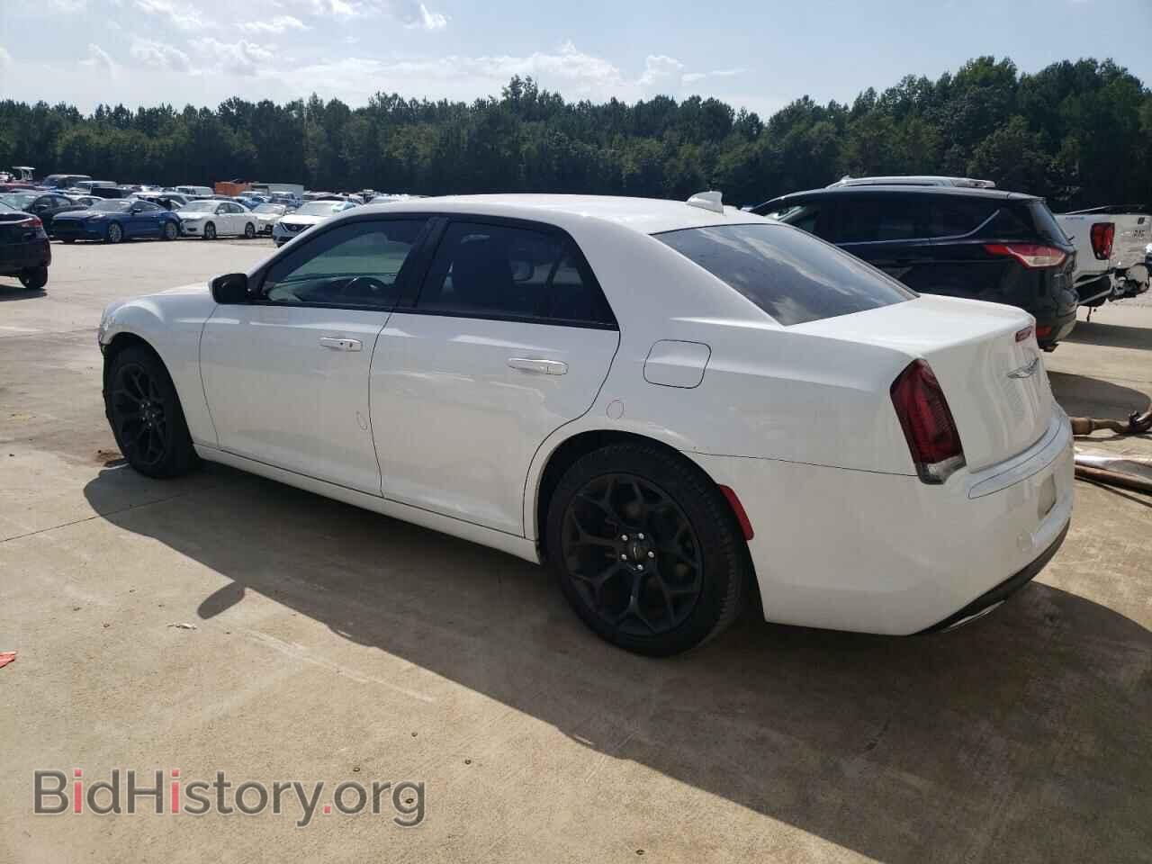 2019 CHRYSLER 300 - VIN: 2C3CCABG4KH566041 - Photo 2