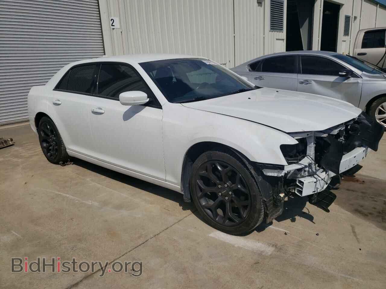 2019 CHRYSLER 300 - VIN: 2C3CCABG4KH566041 - Photo 4