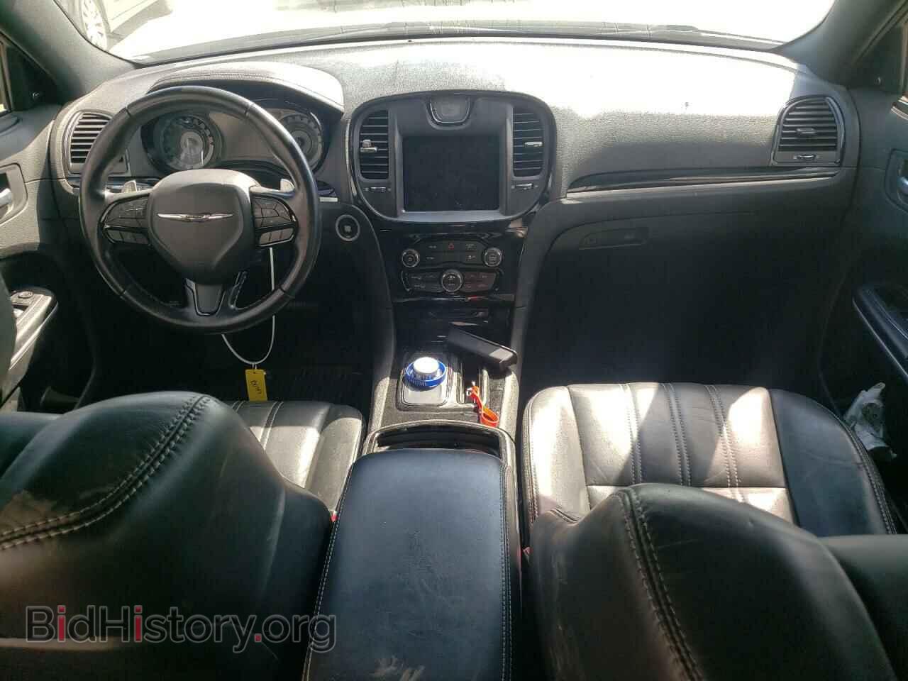 2019 CHRYSLER 300 - VIN: 2C3CCABG4KH566041 - Photo 8
