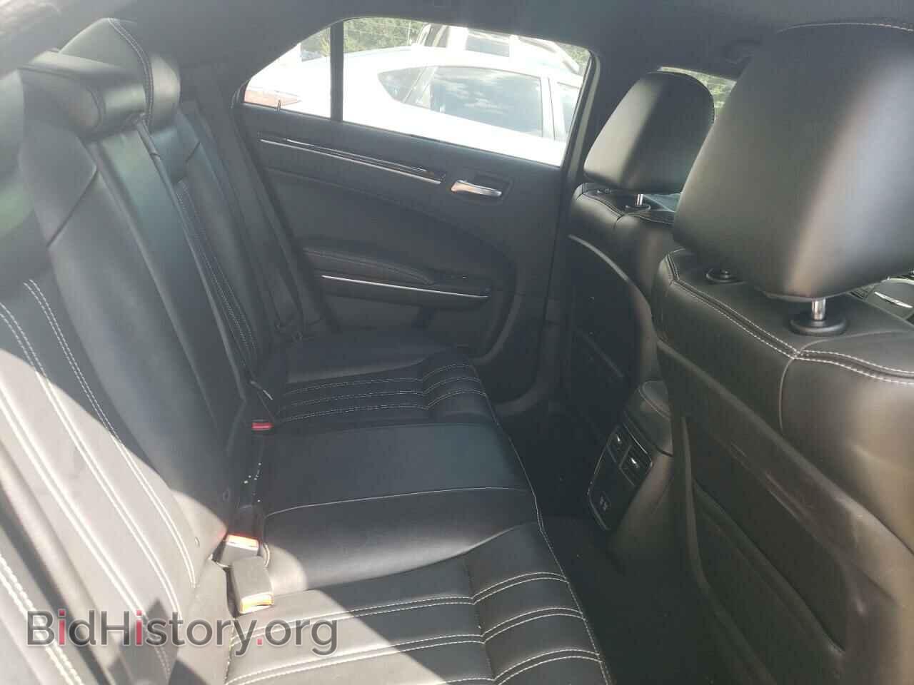 2019 CHRYSLER 300 - VIN: 2C3CCABG4KH566041 - Photo 10