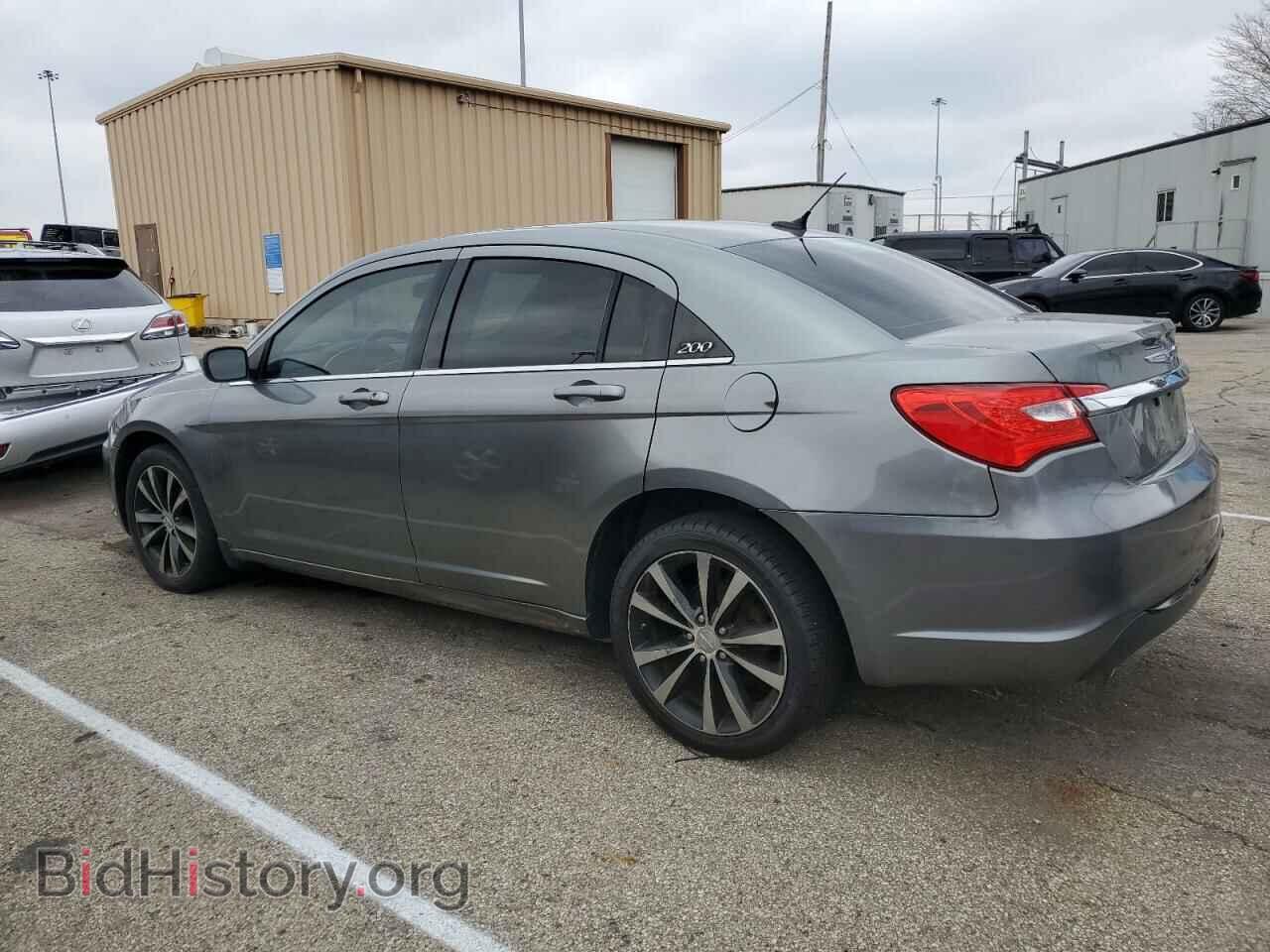 2011 CHRYSLER 200 - VIN: 1C3BC8FG2BN609992 - Фото 2