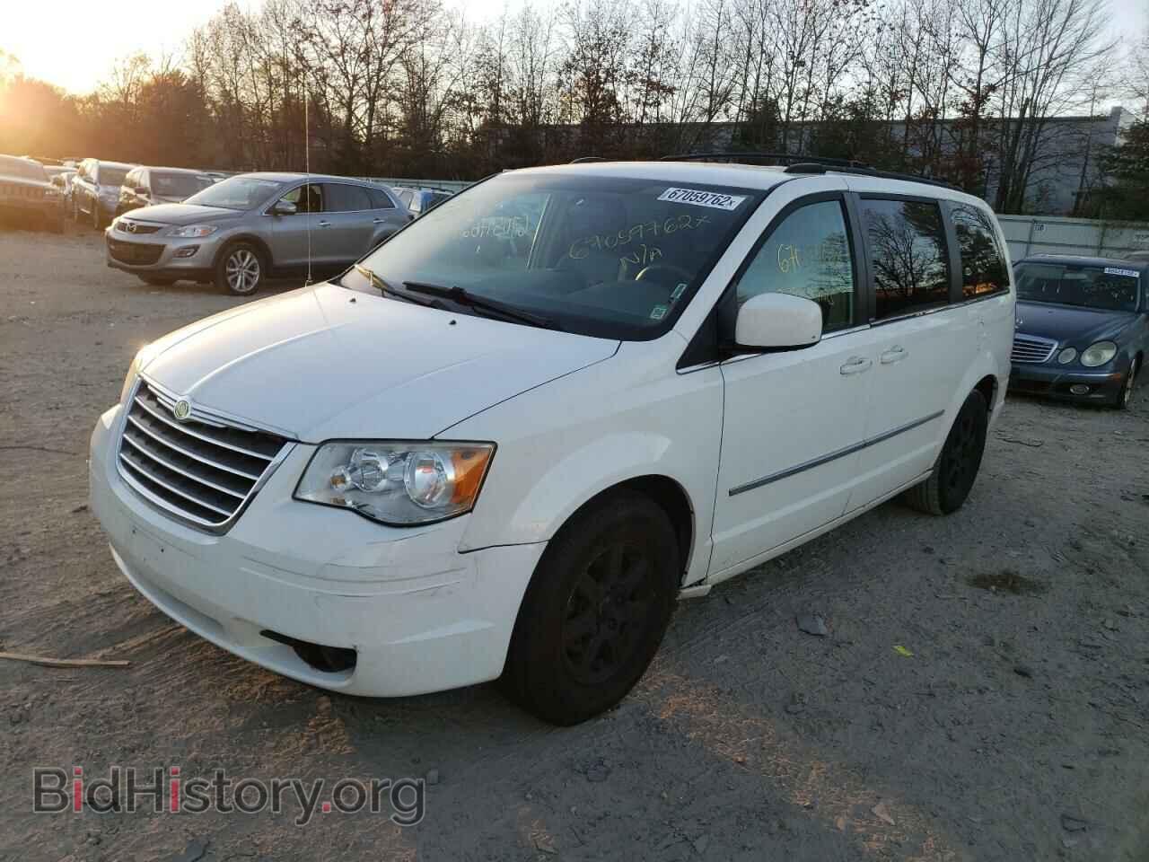 2009 CHRYSLER MINIVAN - VIN: 2A8HR54149R550435 - Фото 2