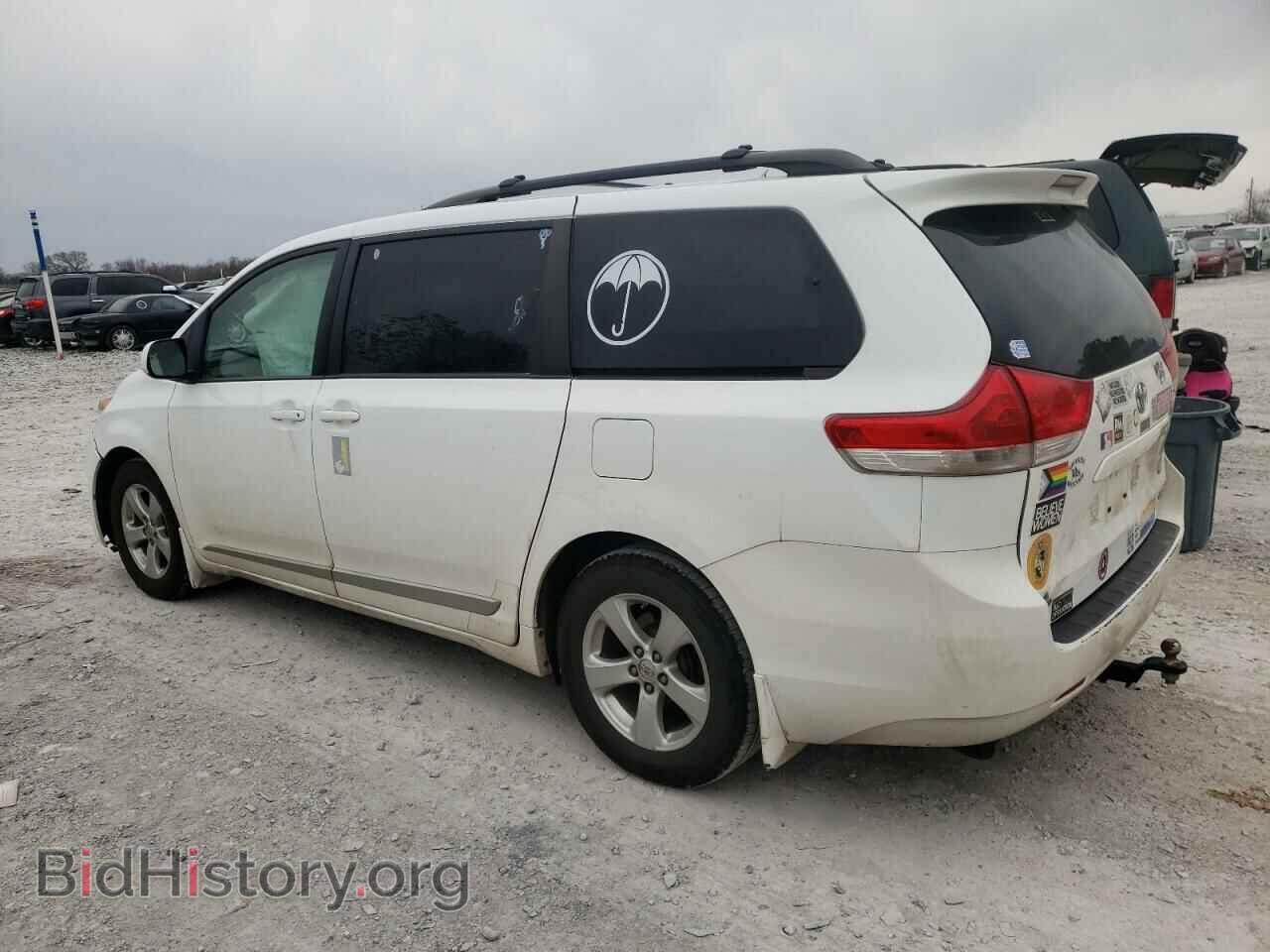2013 TOYOTA SIENNA - VIN: 5TDKK3DC8DS293349 - Фото 2