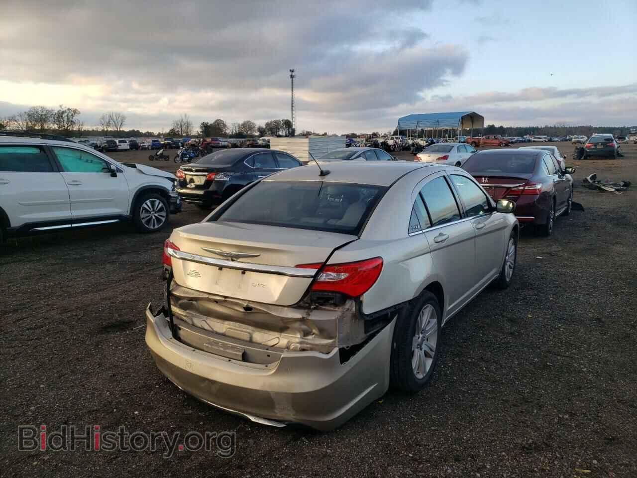 2013 CHRYSLER 200 - VIN: 1C3CCBAB0DN671665 - Фото 4