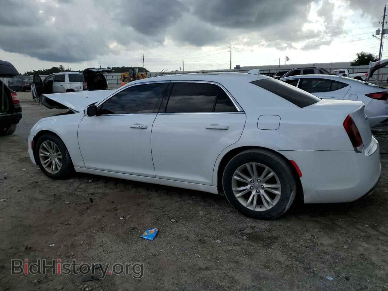 2017 CHRYSLER 300 - VIN: 2C3CCAAG8HH552654 - Фото 2