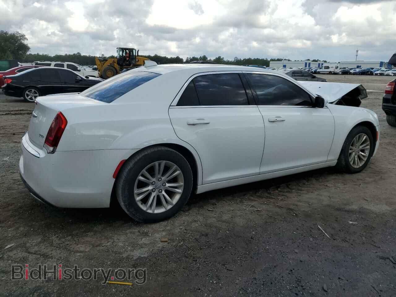 2017 CHRYSLER 300 - VIN: 2C3CCAAG8HH552654 - Фото 3