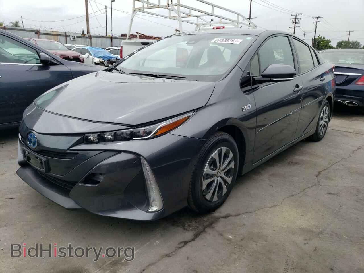 Фотография JTDKARFP0L3145332 - TOYOTA PRIUS 2020
