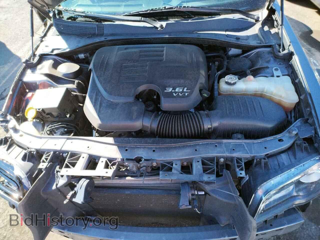 2019 CHRYSLER 300 - VIN: 2C3CCABG2KH585400 - Фото 7