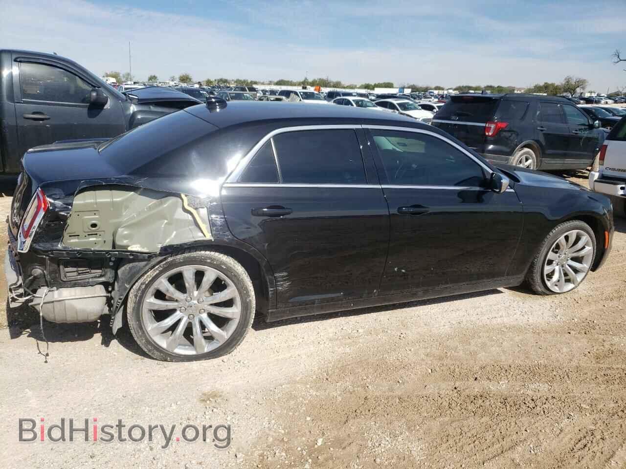 2019 CHRYSLER 300 - VIN: 2C3CCAAG4KH727165 - Фото 3