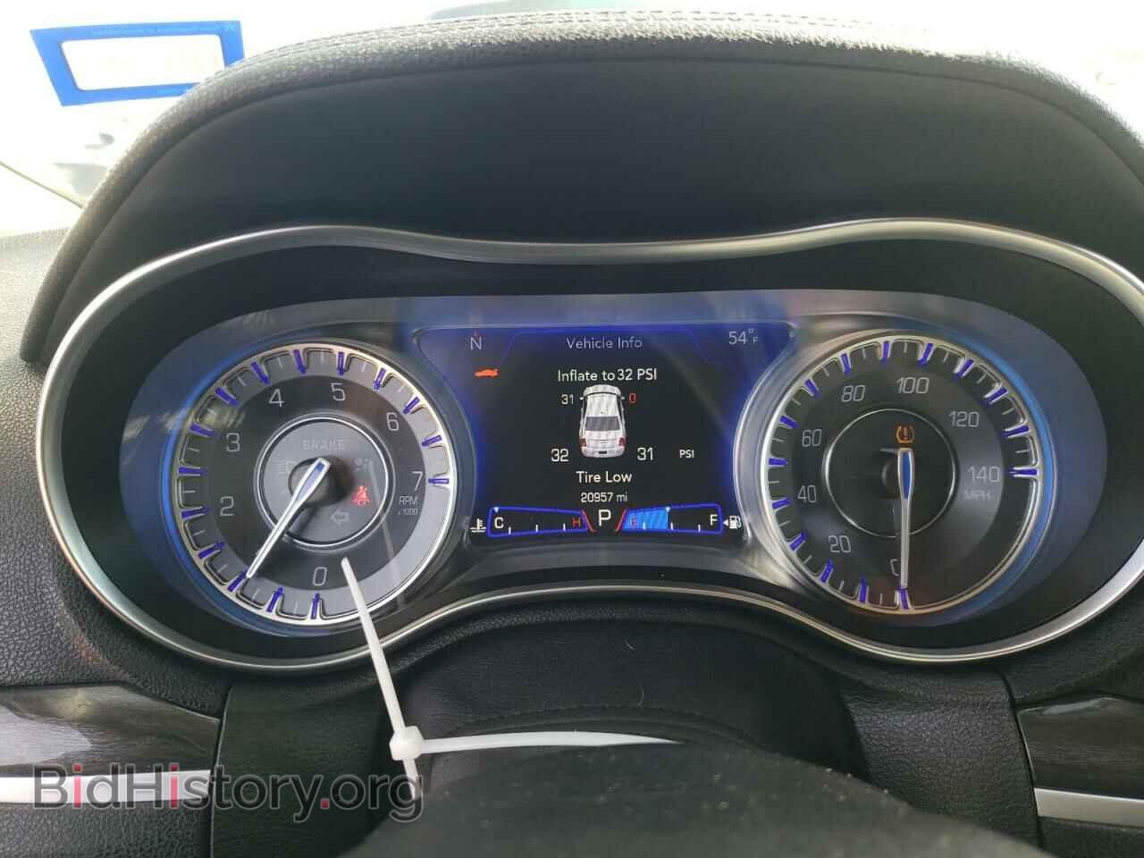 2019 CHRYSLER 300 - VIN: 2C3CCAAG4KH727165 - Фото 9