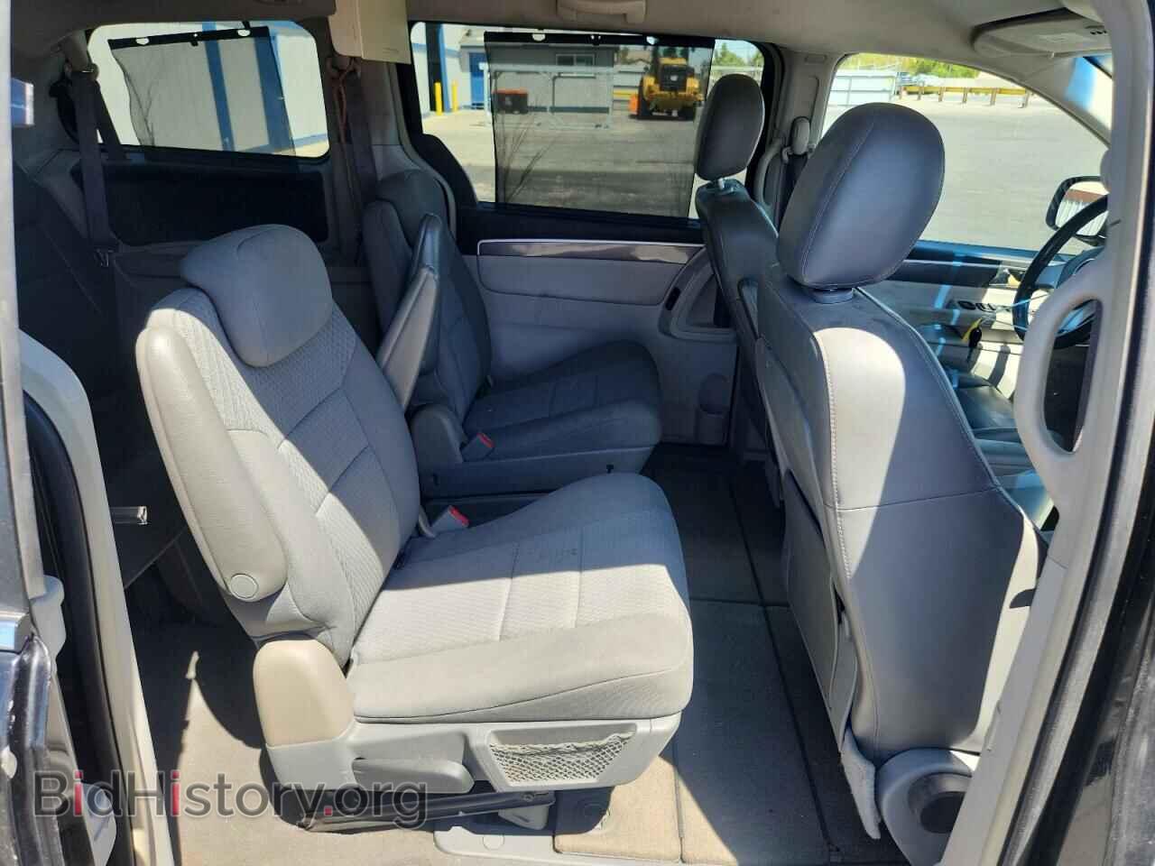 2010 VOLKSWAGEN ROUTAN - VIN: 2V4RW3D10AR199378 - Фото 11