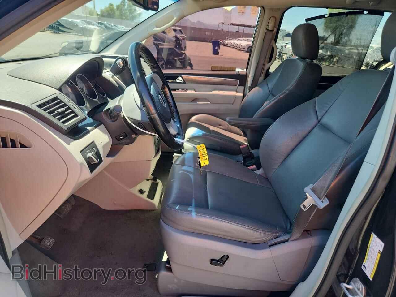 2010 VOLKSWAGEN ROUTAN - VIN: 2V4RW3D10AR199378 - Фото 7