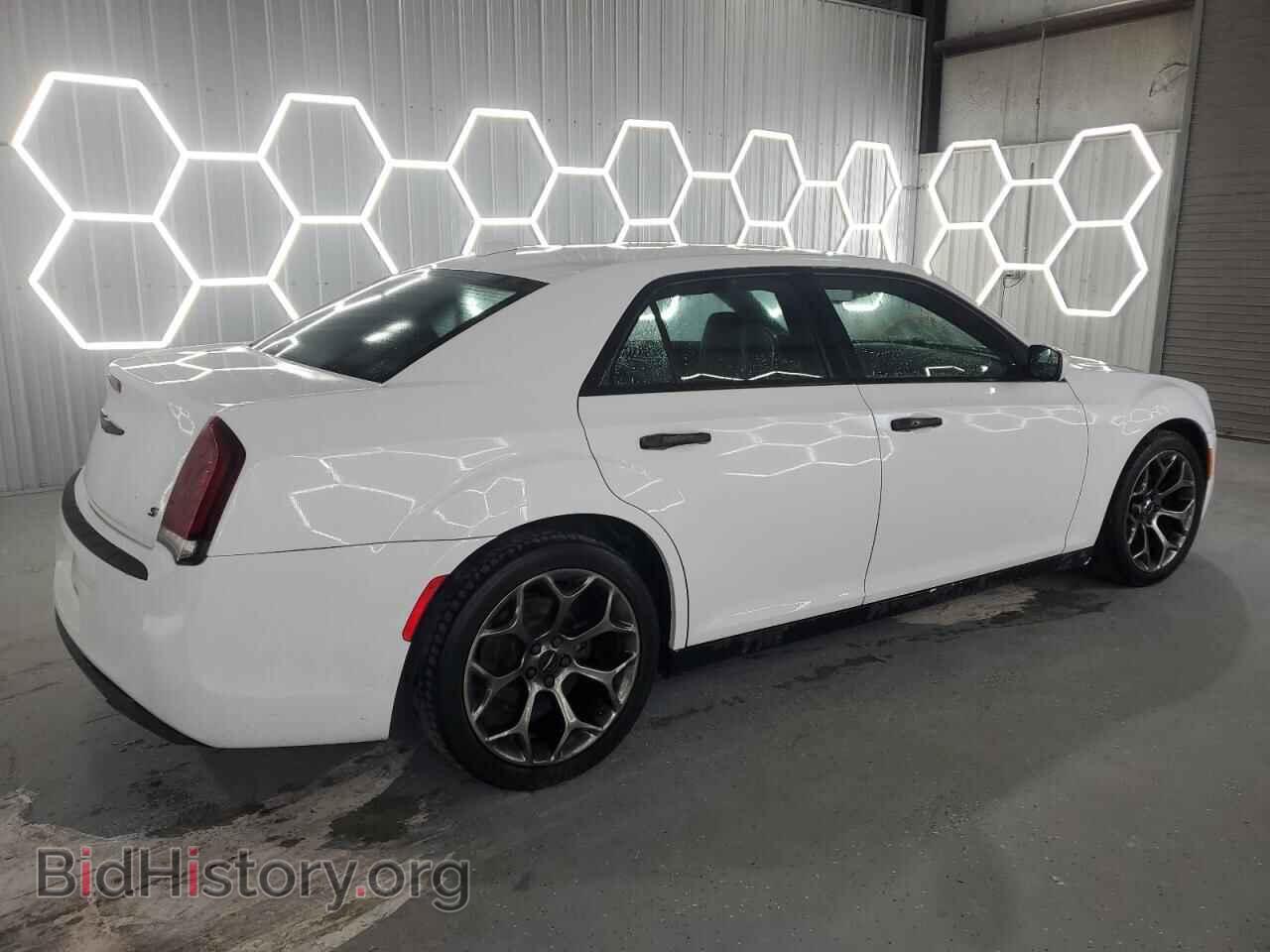 2017 CHRYSLER 300 - VIN: 2C3CCABGXHH662877 - Фото 3