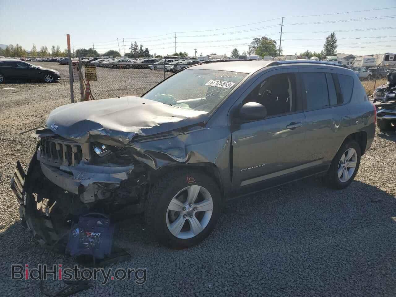 Photo 1J4NF1FB8BD277939 - JEEP COMPASS 2011