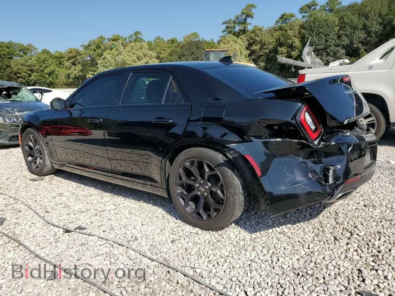 2019 CHRYSLER 300 - VIN: 2C3CCABG3KH516649 - Фото 2