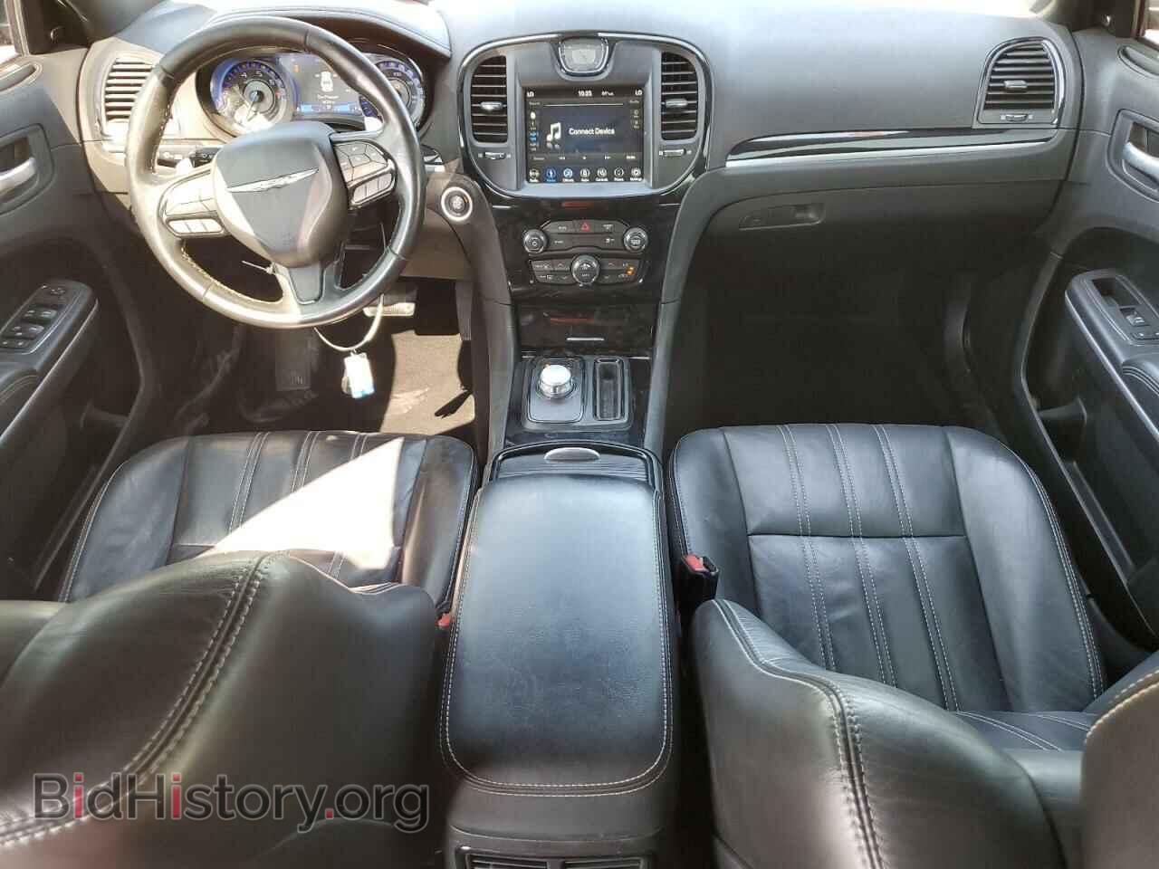 2019 CHRYSLER 300 - VIN: 2C3CCABG3KH516649 - Фото 8