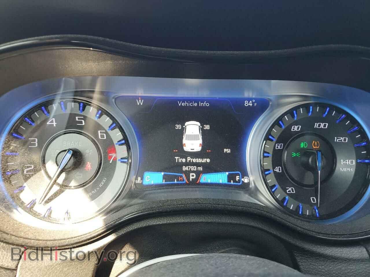 2019 CHRYSLER 300 - VIN: 2C3CCABG3KH516649 - Фото 9