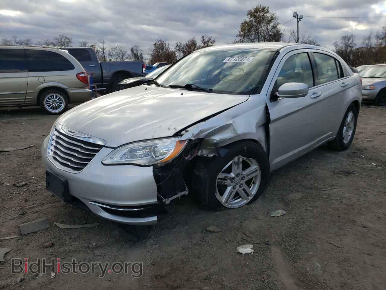 2012 CHRYSLER 200 - VIN: 1C3CCBAB6CN134815 - Фото 2