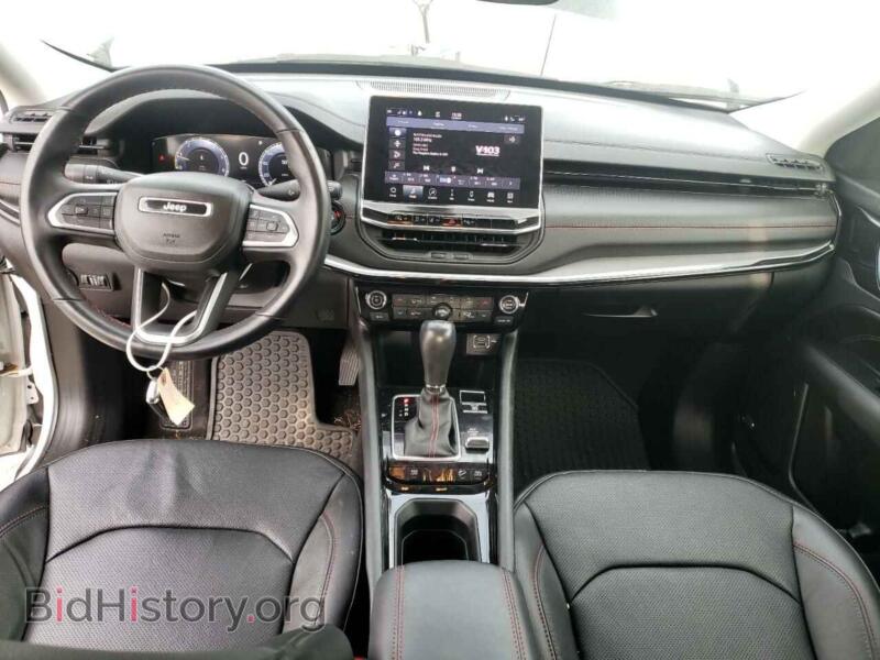2022 Jeep COMPASS (VIN 3C4NJDDB7NT141230) — фото 8 из 13